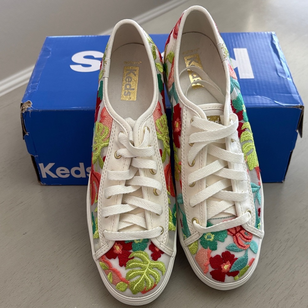 Keds Triple Kick NIB embroidered tropical floral sneakers. SO GORGEOUS - Picture 2 of 8